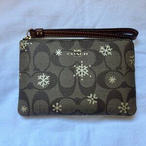 NEW Coach Corner Zip Wristlet in Signature Canvas with Snowflake Print NWT